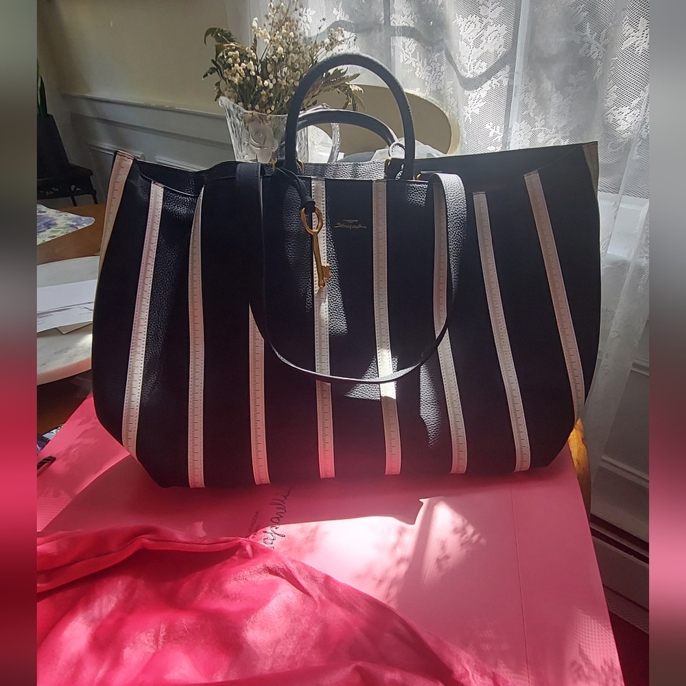 🌹Schiaparelli Tot b&w leather Measure tape motif  Bag whith removable key charm - Picture 2 of 16